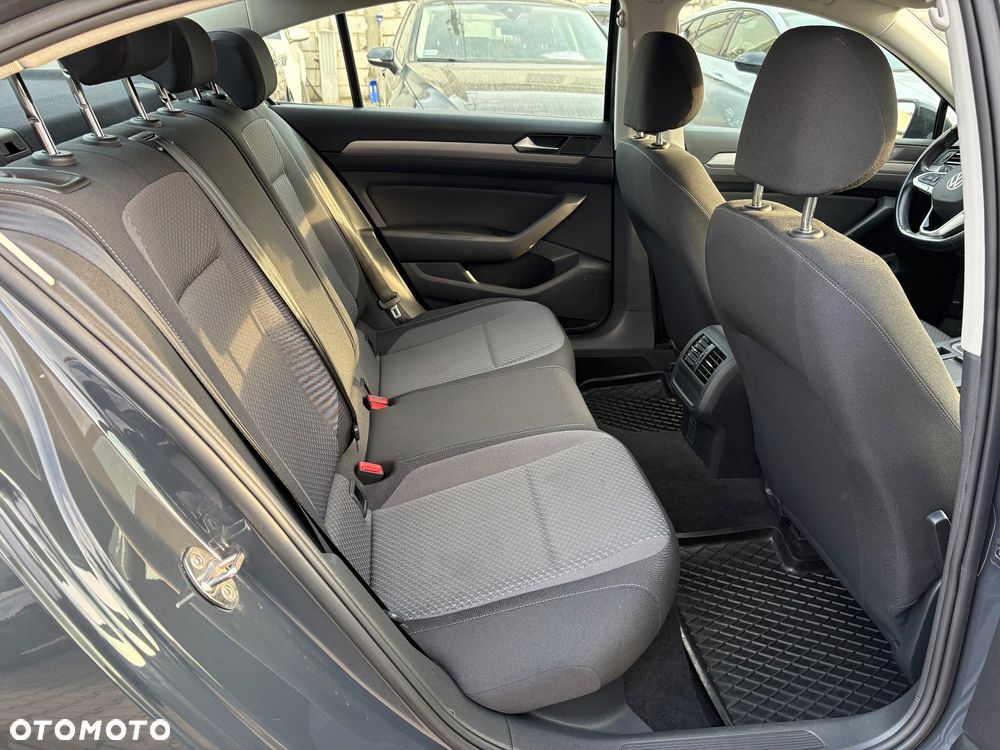 Volkswagen Passat - 21