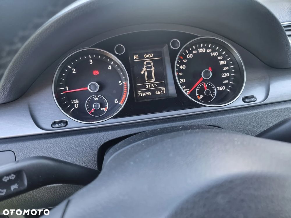 Volkswagen Passat 2.0 Blue TDI SCR Trendline - 8