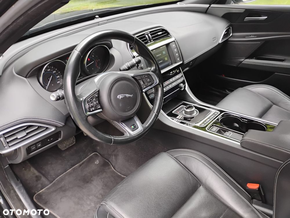 Jaguar XE 2.0 D AWD R-Sport - 21
