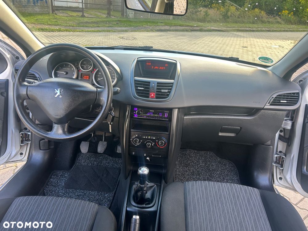 Peugeot 207 75 Millesim 200 - 24