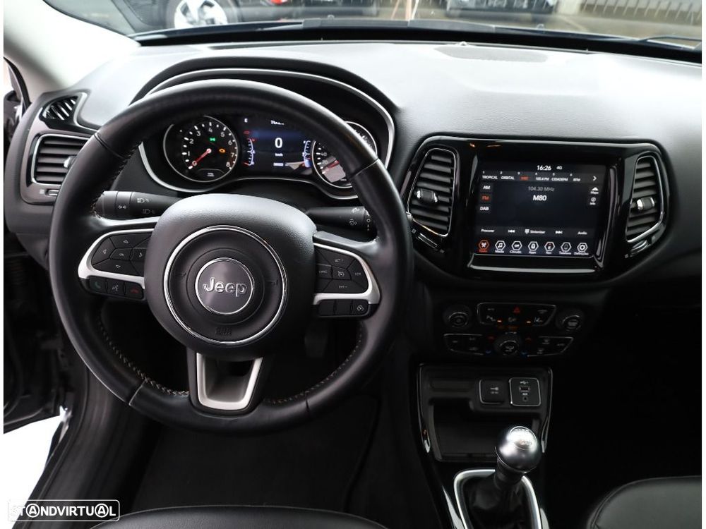 Jeep Compass 1.3 T Limited - 28