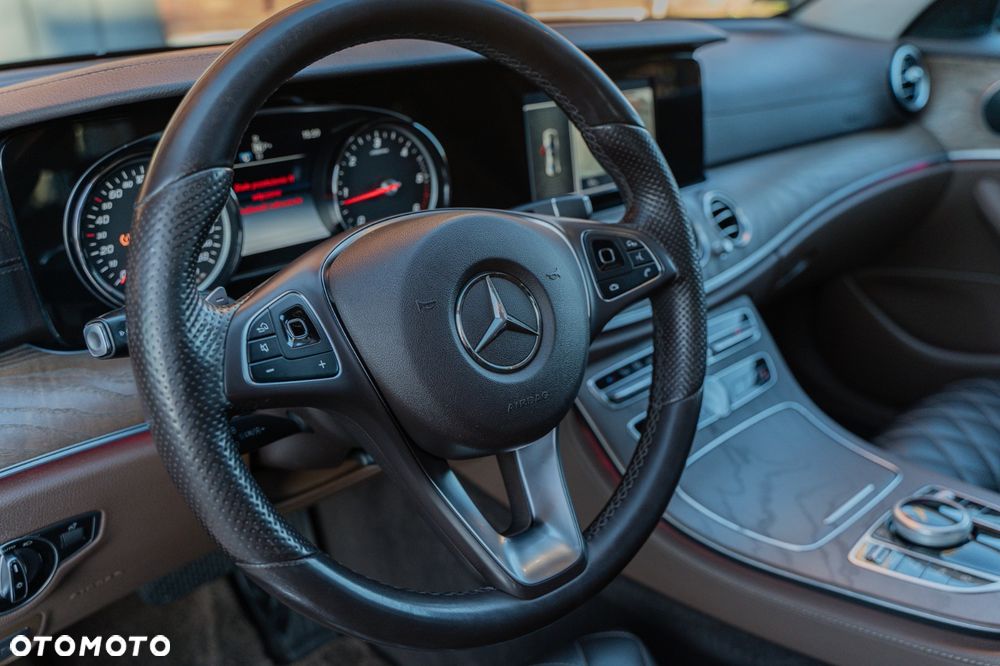 Mercedes-Benz Klasa E 220 d 4-Matic Business Edition 9G-TRONIC - 20