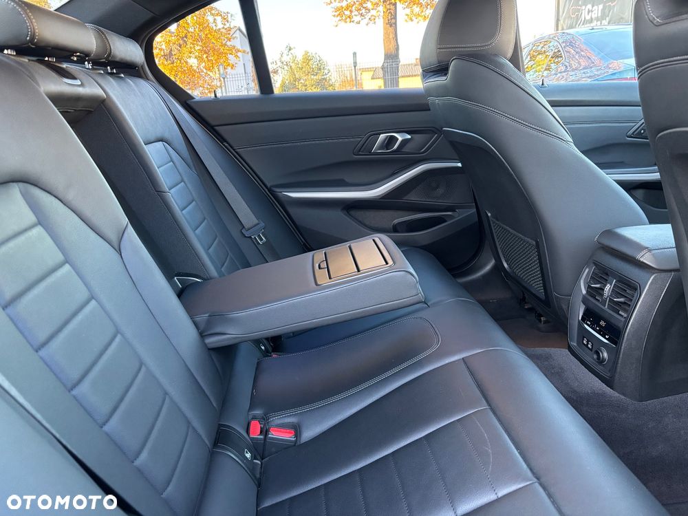 BMW Seria 3 320d xDrive Advantage sport - 28