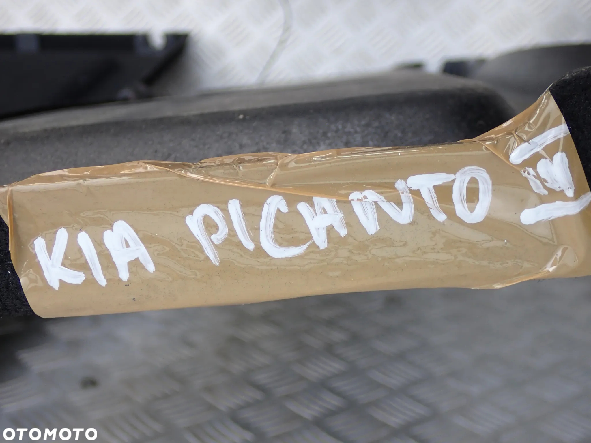 PÓŁKA BAGAŻNIKA RENAULT TWINGO II , RENAULT MEGANE III COUPE , SUZUKI SWIFT MK6 , KIA PICANTO III , KIA RIO III , HONDA CIVIC VIII UFO , MAZDA 2 , ALFA GIULIETTA , DACIA LOGAN /SANDERO - 9