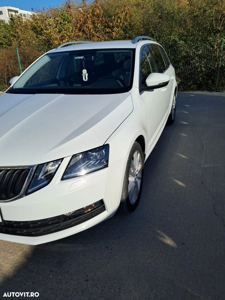 Skoda Octavia Combi Diesel 1.6 TDI DSG Ambition - 2