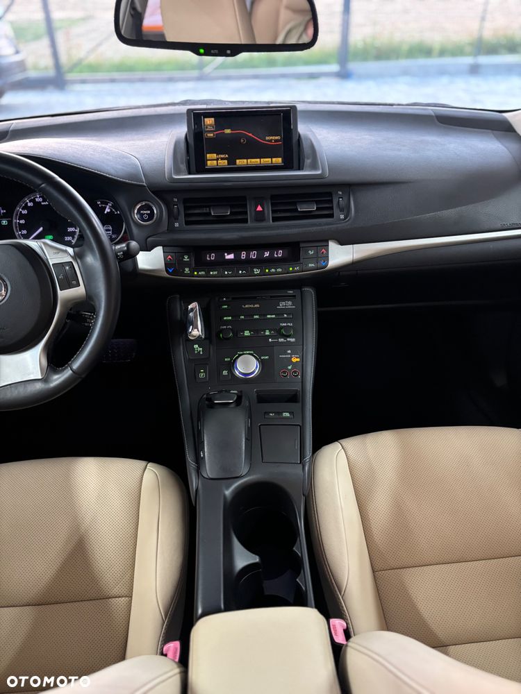 Lexus CT 200h Prestige - 32