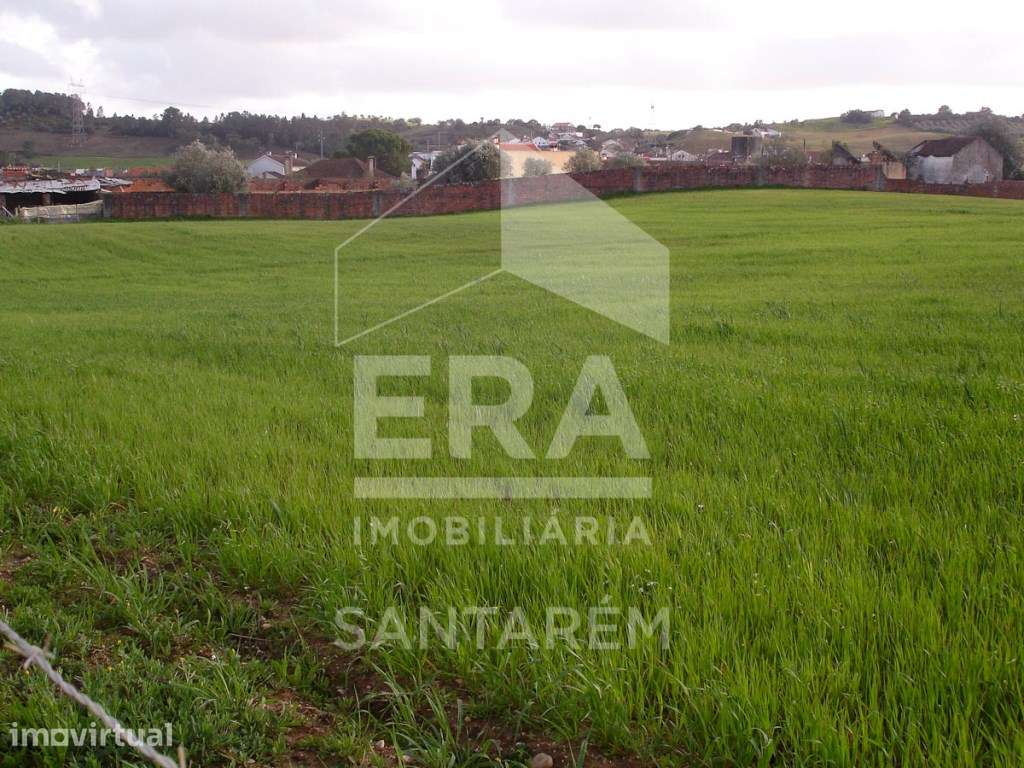 Terreno com Possibilidade de Lotear, no Centro da Vila, Para Venda - Grande imagem: 5/7
