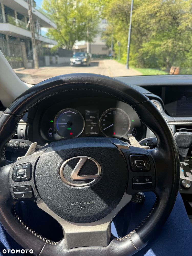 Lexus IS 300h Business Edition - 12