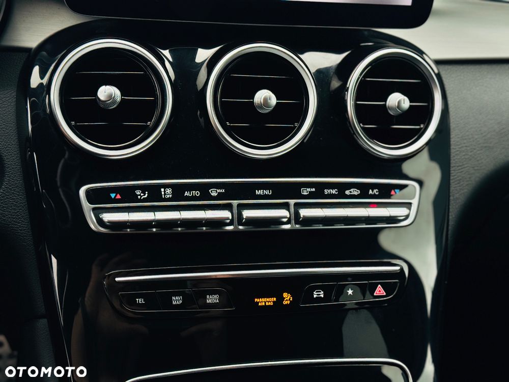 Mercedes-Benz GLC 300 d 4Matic 9G-TRONIC AMG Line Plus - 35