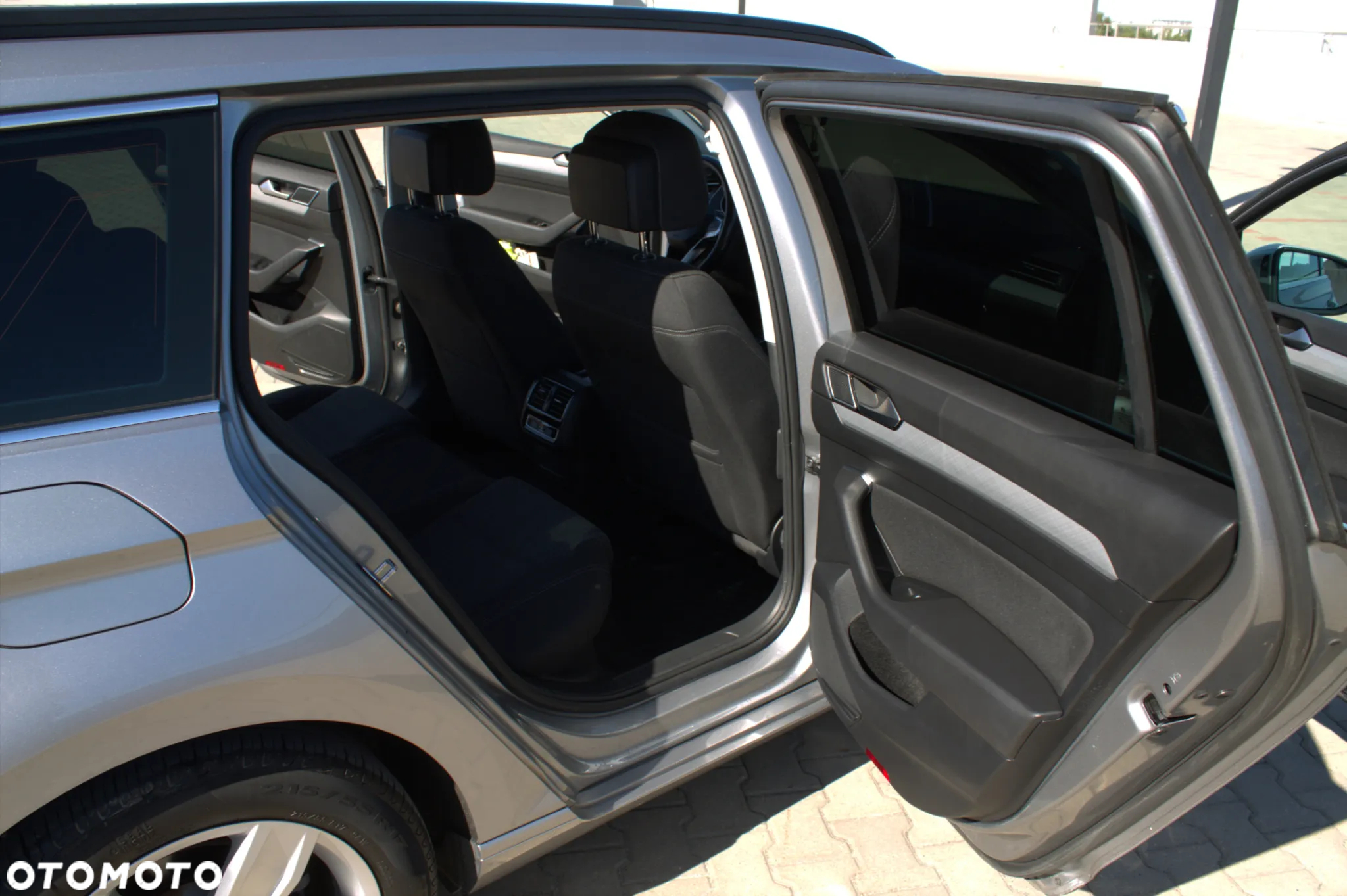 Volkswagen Passat Variant 2.0 TDI SCR DSG Business - 33