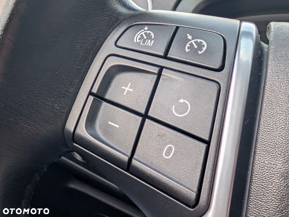 Volvo V40 Cross Country - 8