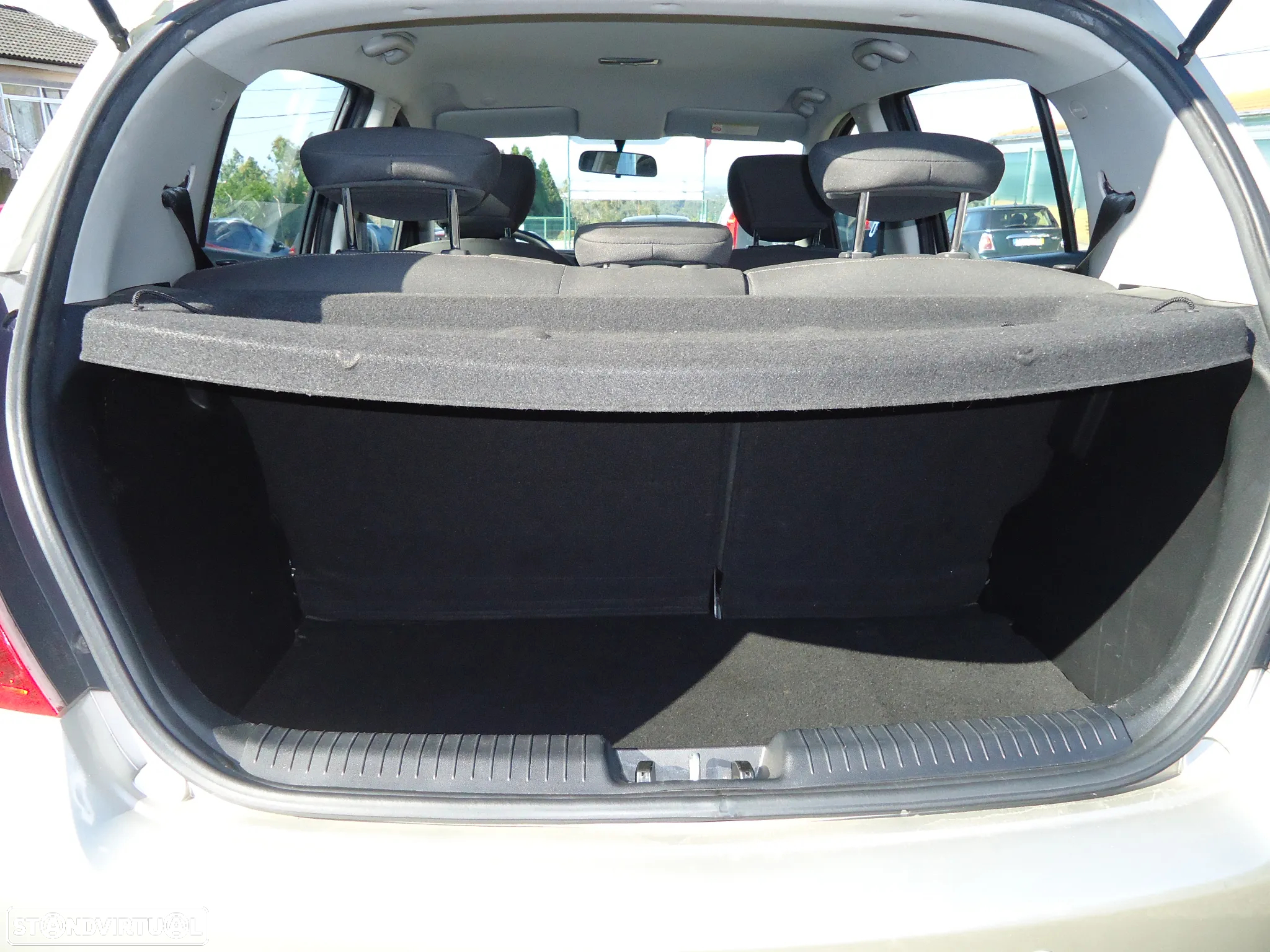 Hyundai i20 1.4 CRDI Comfort ESP - 10