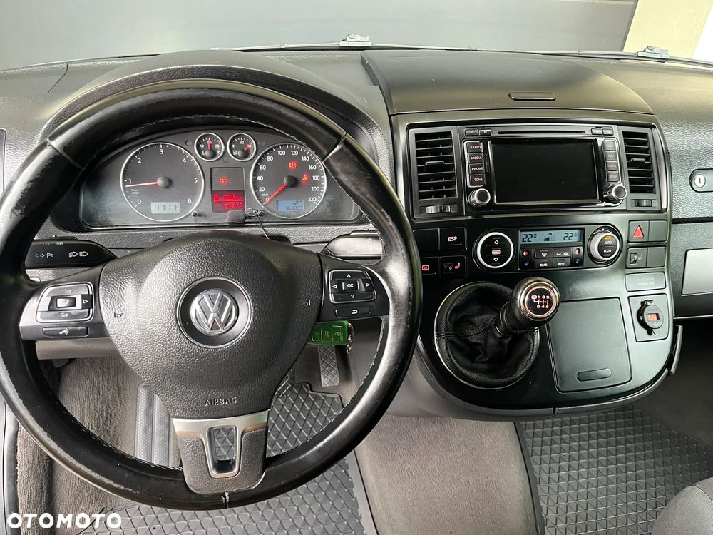 Volkswagen Multivan - 24