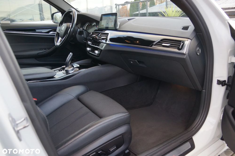 BMW Seria 5 520d xDrive Sport Line - 32