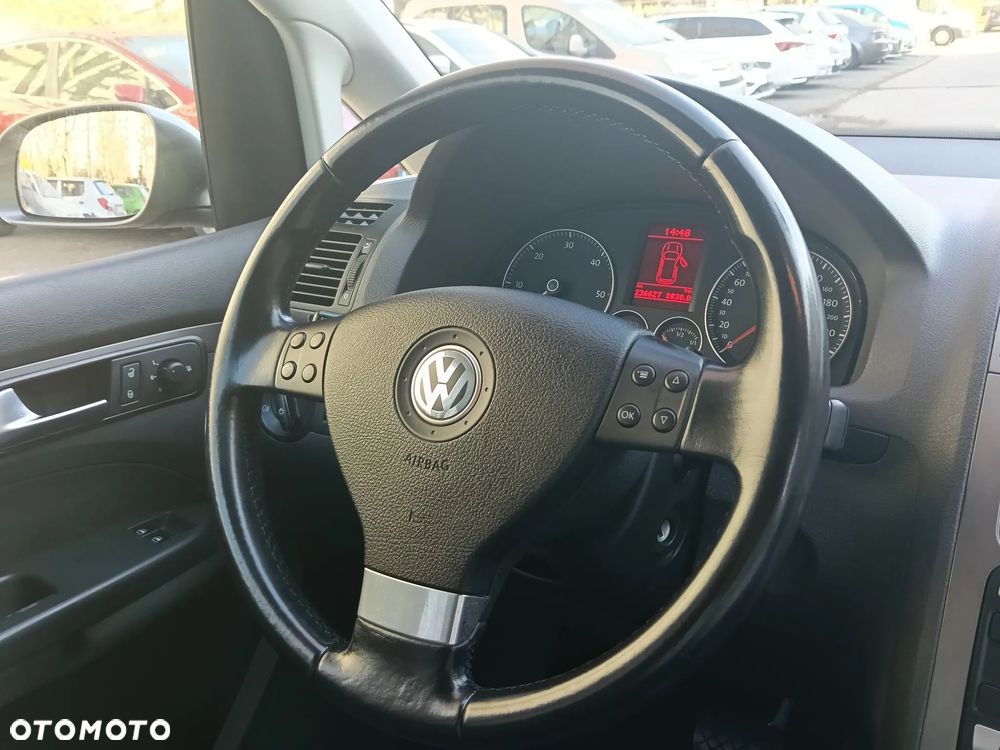 Volkswagen Touran 1.9 TDI Trendline DSG - 13