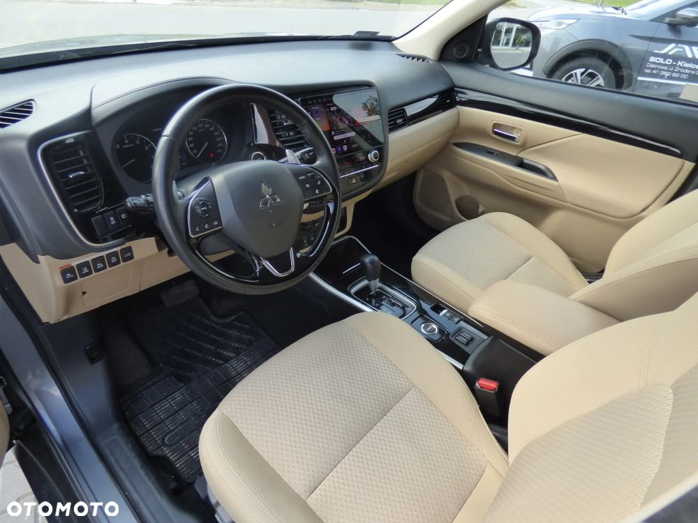 Mitsubishi Outlander - 24