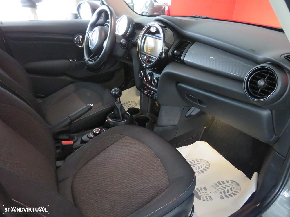 MINI 5 Portas Cooper D - 22