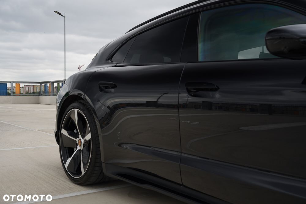 Porsche Taycan Turbo - 20
