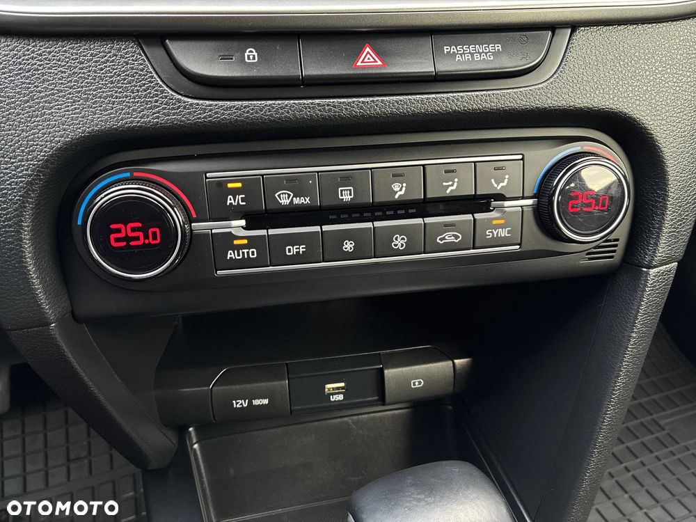 Kia Ceed 1.6 CRDi mHEV M DCT - 26