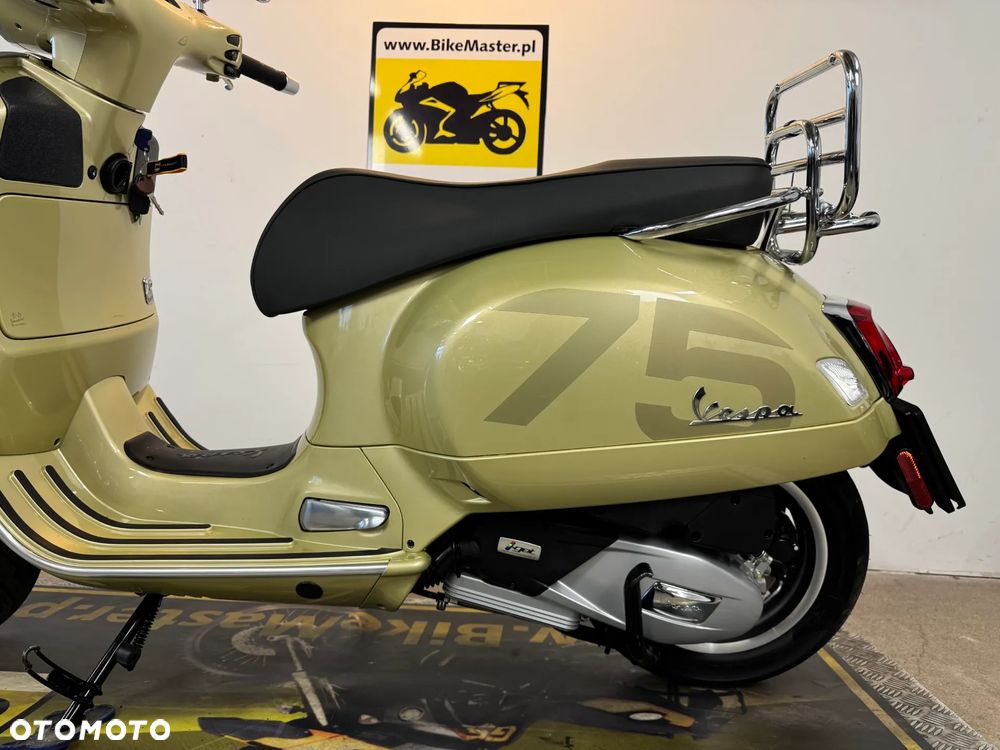 Piaggio Vespa - 25