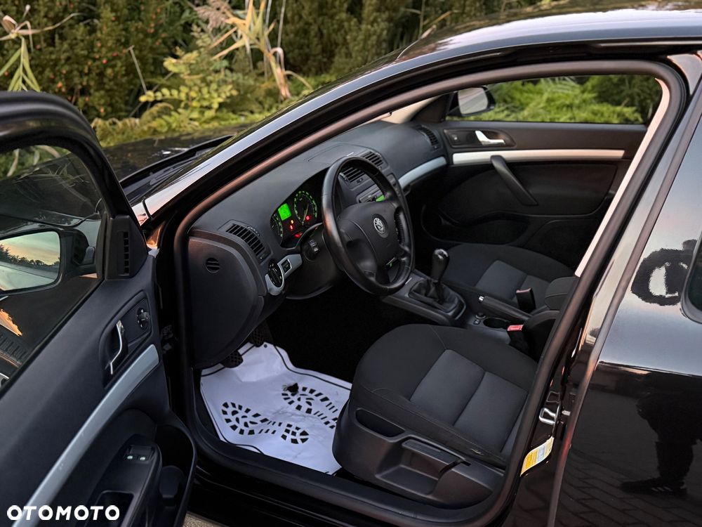 Skoda Octavia 1.6 Ambiente - 5