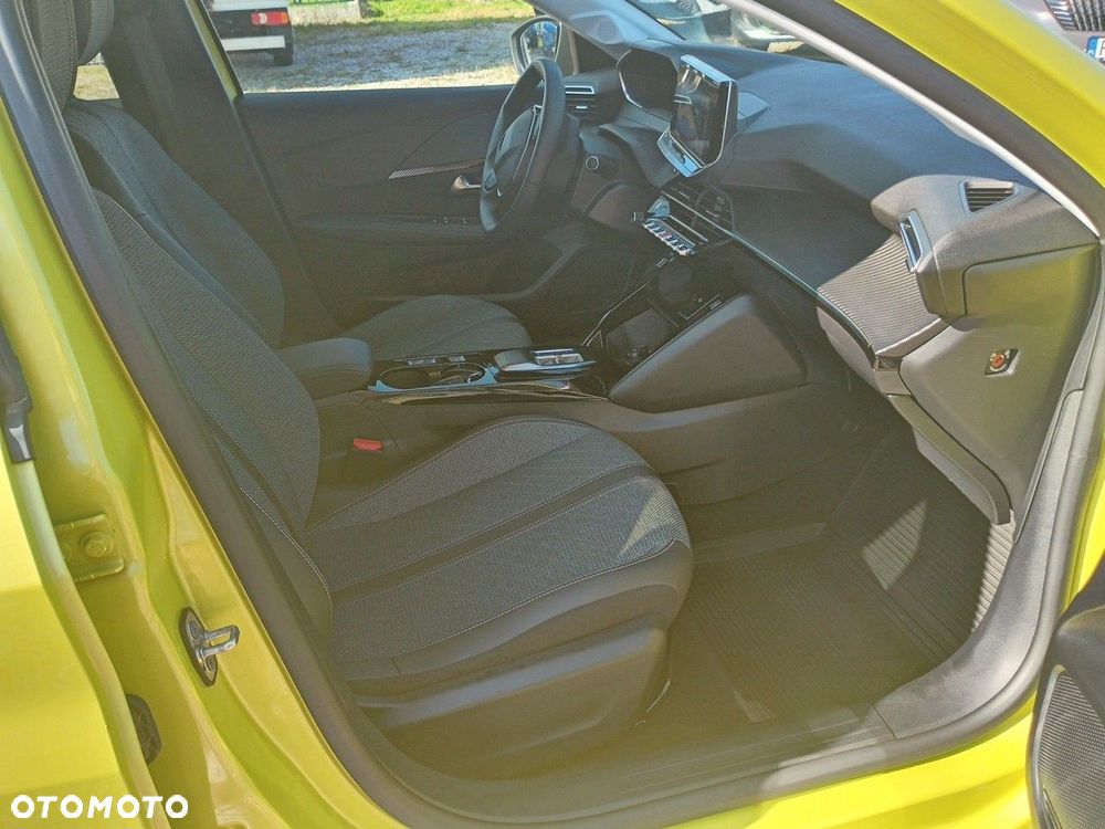 Peugeot 208 - 14