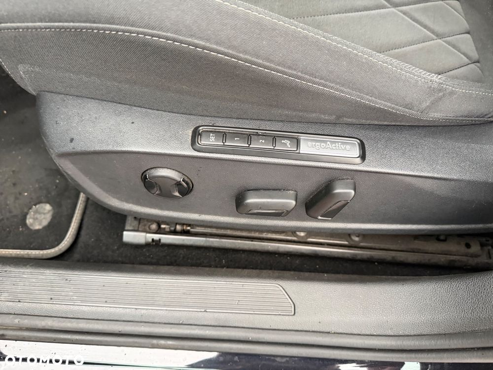 Volkswagen Golf - 22