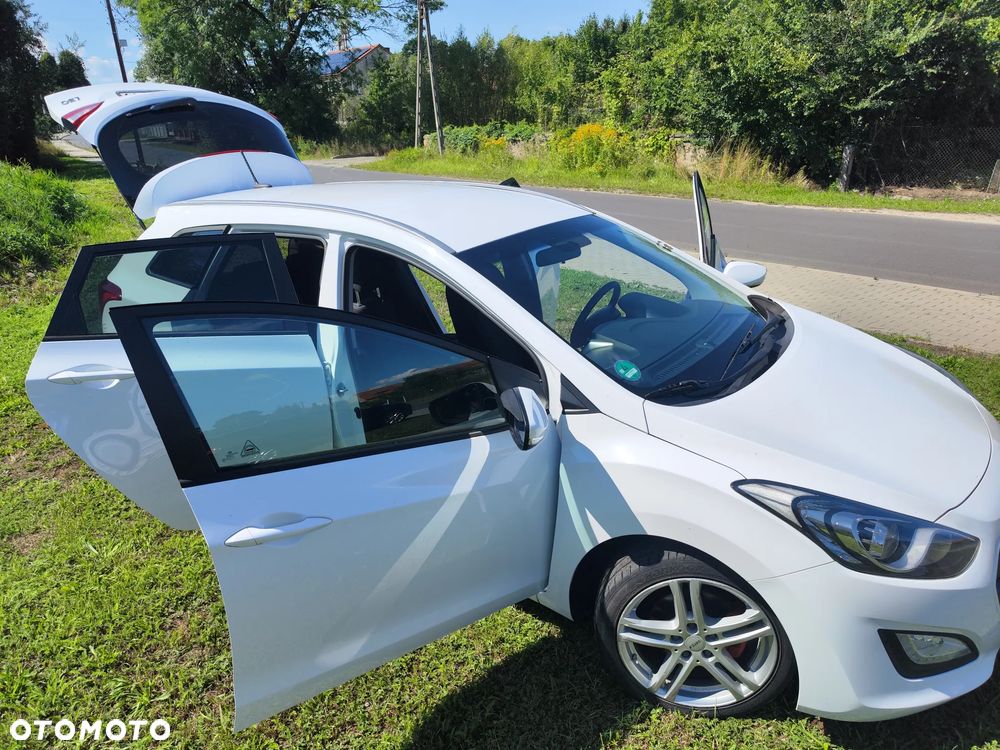 Hyundai i30 1.6 CRDi Fifa World Cup Edition - 20