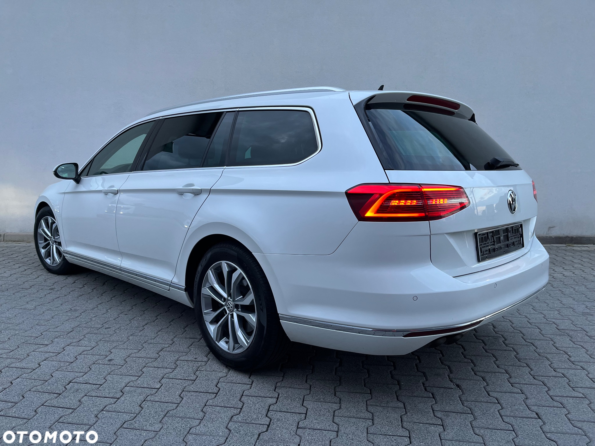 Volkswagen Passat Variant 2.0 TDI SCR DSG Highline - 18