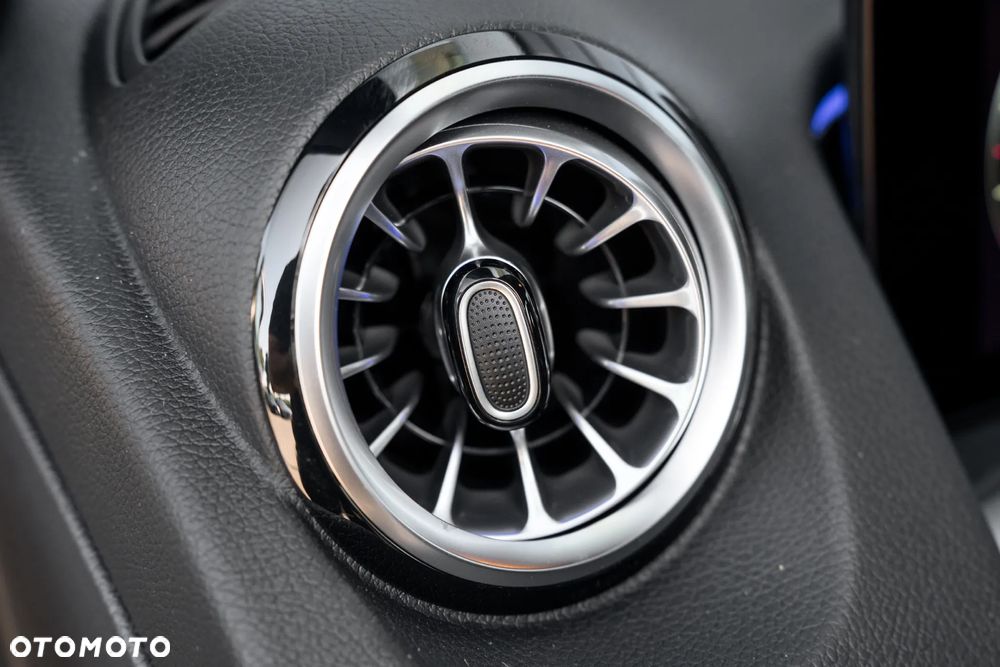 Mercedes-Benz GLB 200 d 4-Matic AMG Line 8G-DCT - 17
