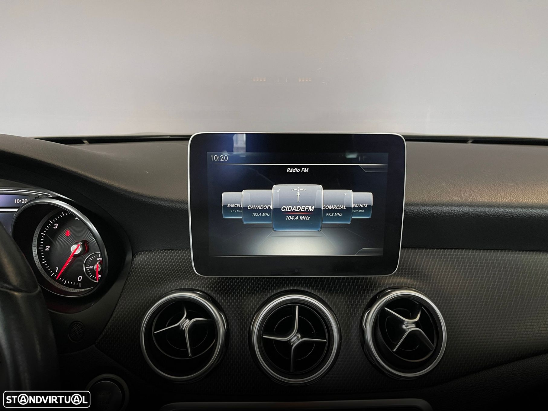 Mercedes-Benz GLA 200 d Urban - 30