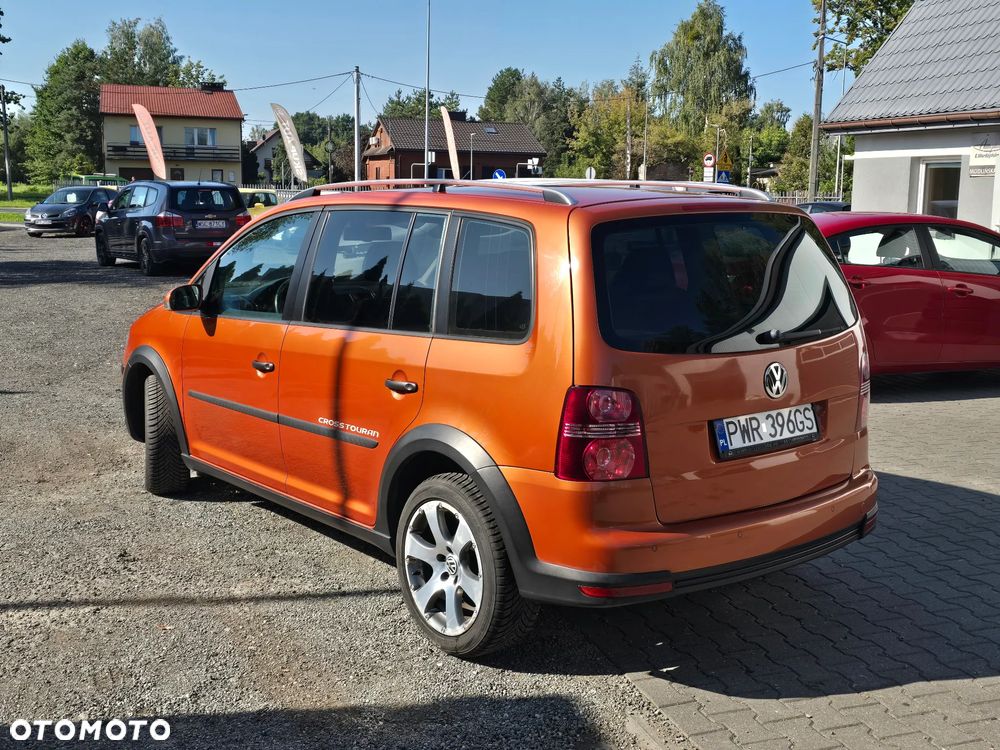 Volkswagen Touran 2008 photo 4