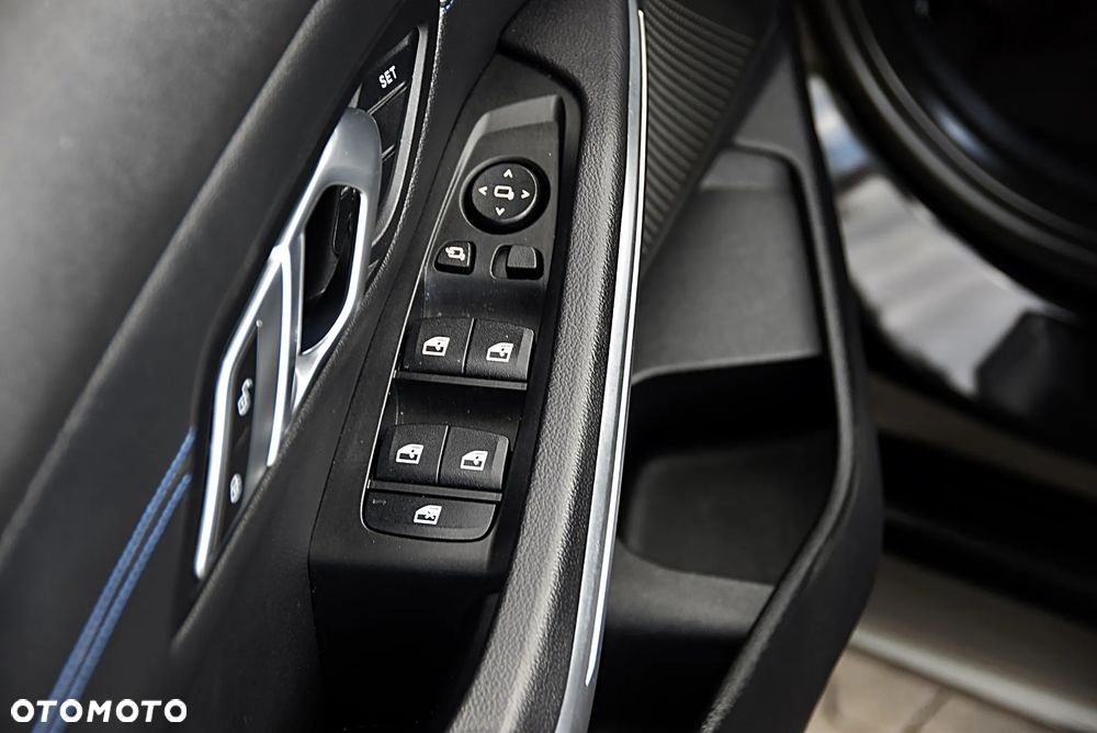 BMW Seria 3 330i xDrive - 35