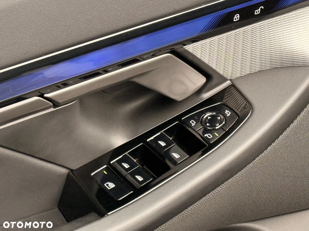 BMW Seria 5 520i - 26