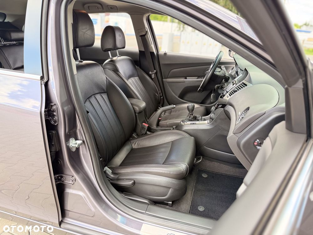 Chevrolet Cruze 1.4 T LT - 23