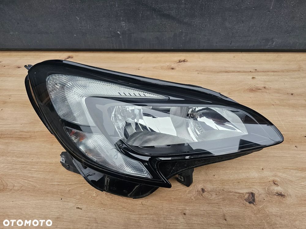 LAMPA PRAWY PRZÓD PRAWA PRZEDNIA OPEL CORSA E EUROPA 39108223 - 1