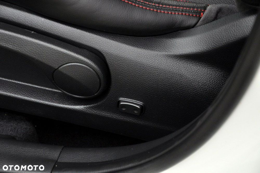 Hyundai i30 1.6 GDI Turbo Luxury - 23