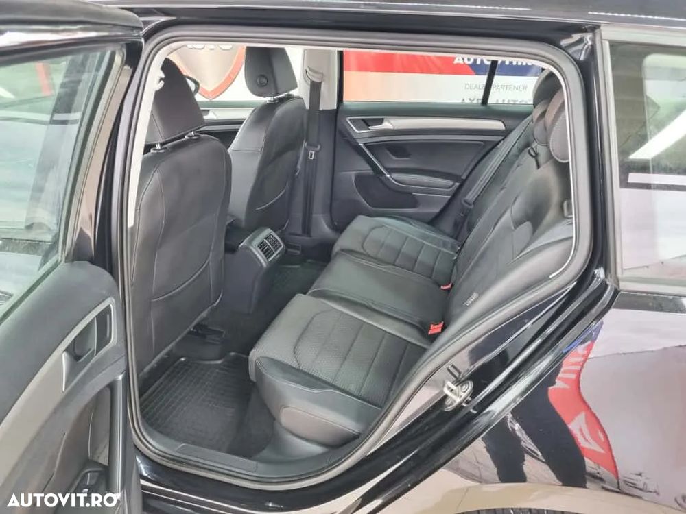 Volkswagen Golf - 24