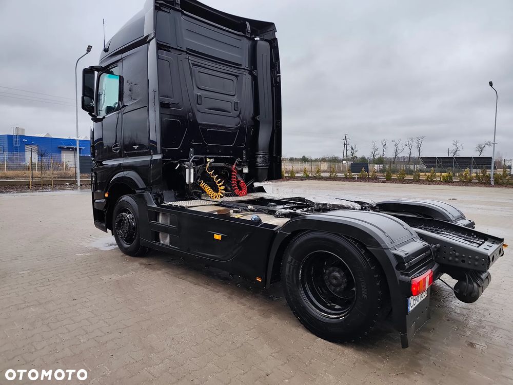 Mercedes-Benz Actros MP4 - 6