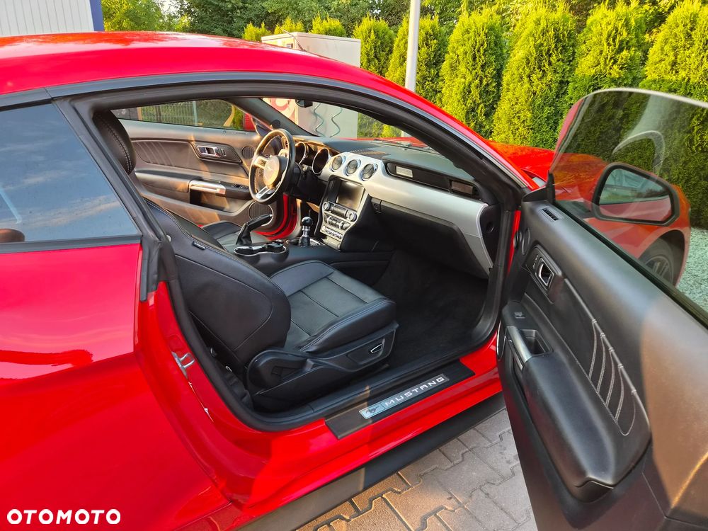 Ford Mustang - 6