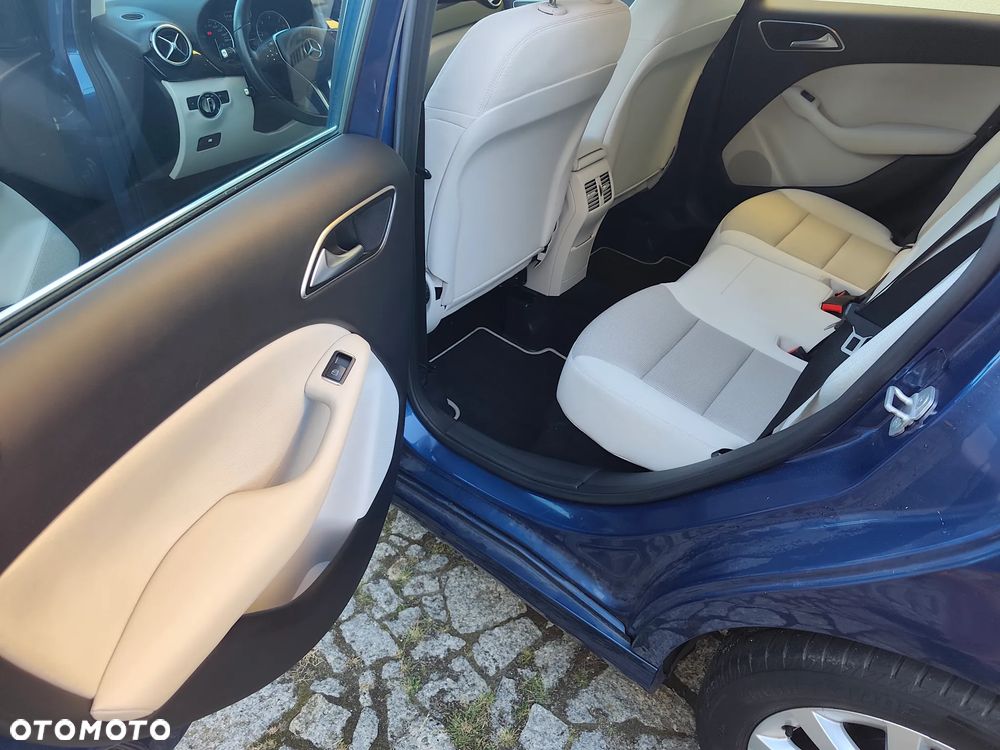 Mercedes-Benz Klasa B 180 CDI (BlueEFFICIENCY) - 29