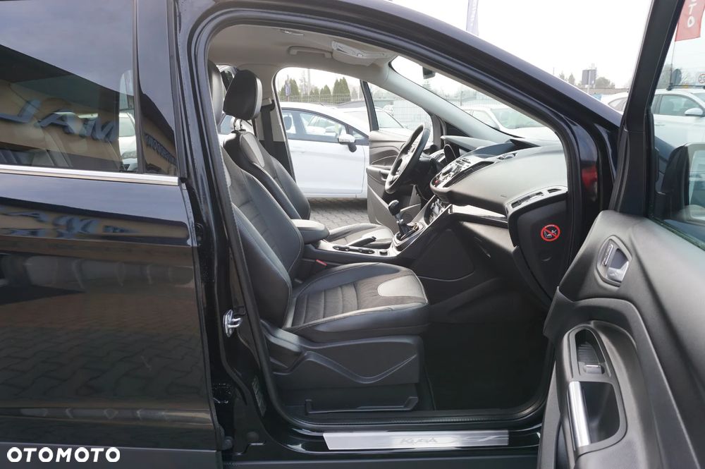 Ford Kuga 2.0 TDCi 2x4 Titanium - 25