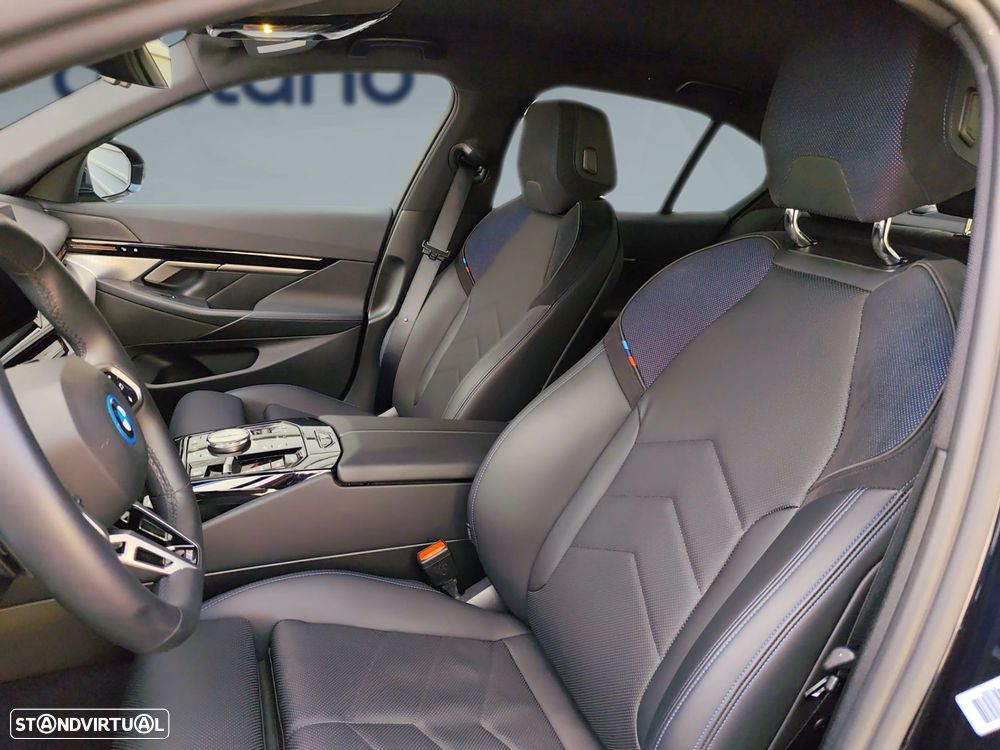 BMW 530 e Pack Desportivo M - 11