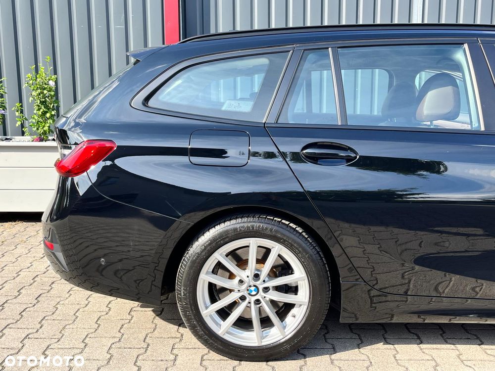 BMW Seria 3 330i xDrive Advantage sport - 12