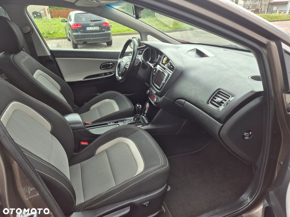 Kia Ceed 1.6 CRDi 128 Platinum Edition - 25