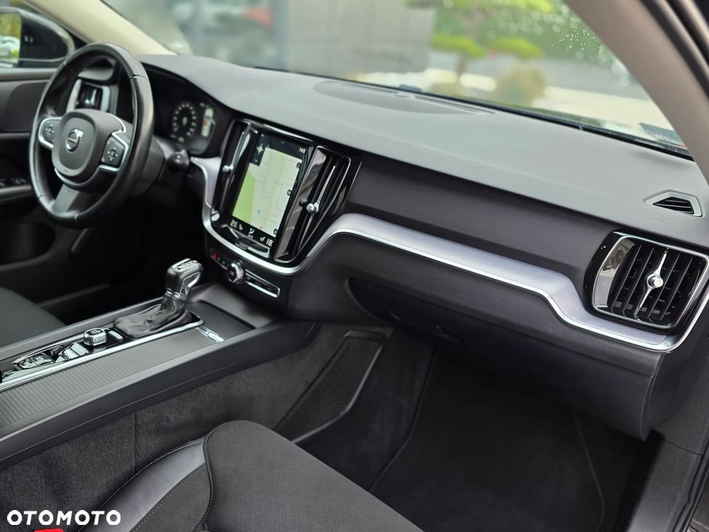 Volvo V60 D3 AWD Momentum Pro - 19