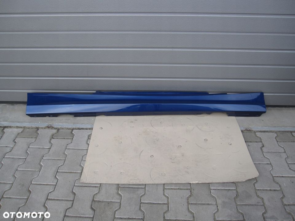 BMW E81 E82 E88 listwa progowa P prawa 7183234 - 1