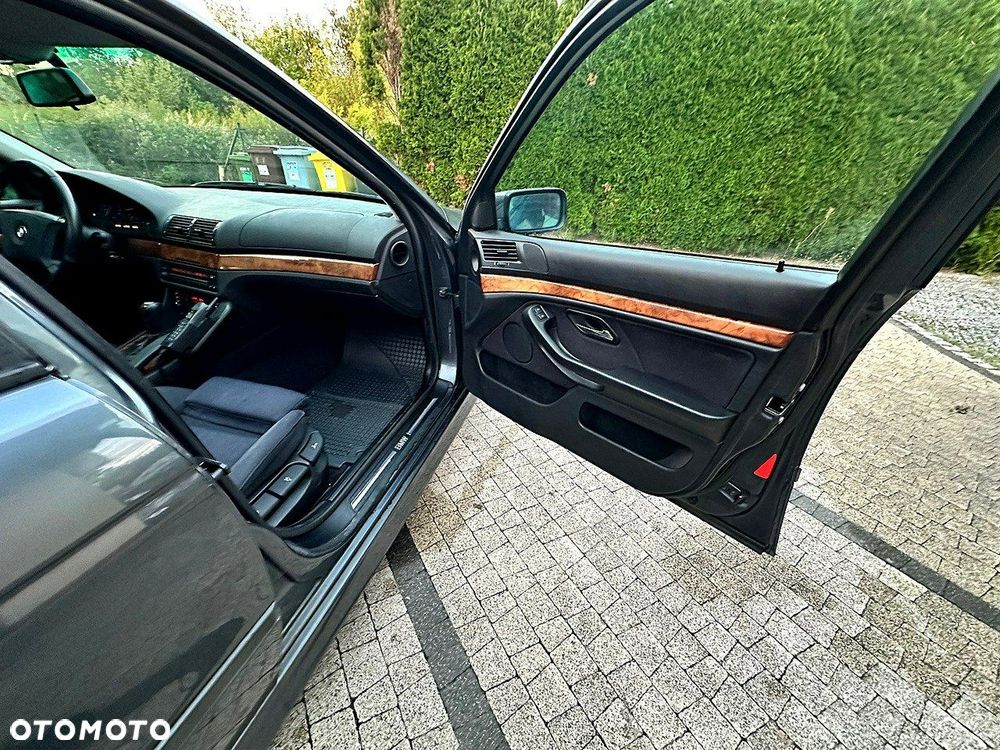 BMW Seria 5 - 12