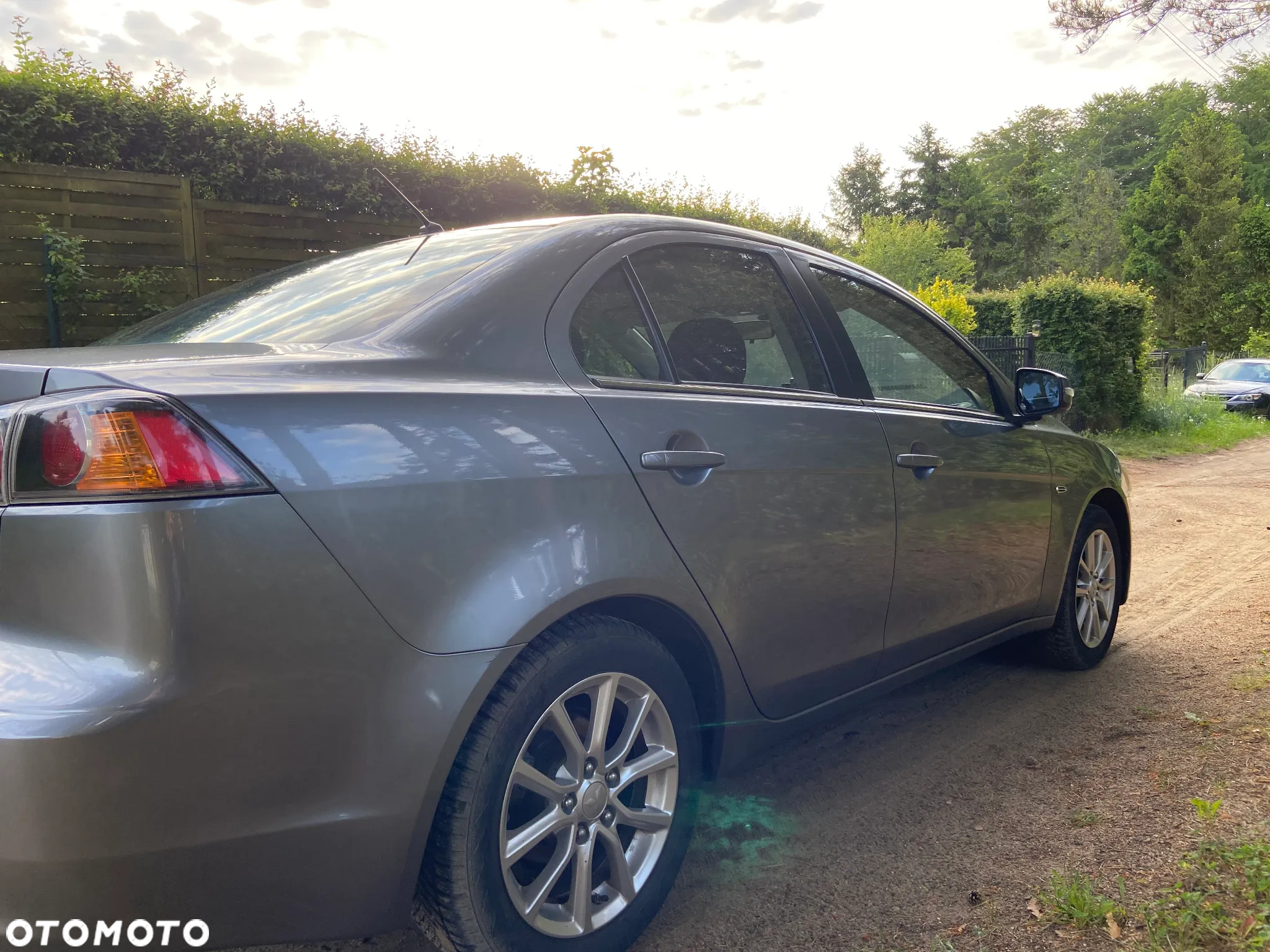 Mitsubishi Lancer 1.6 Invite - 4