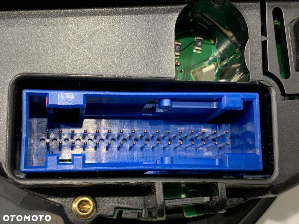 LICZNIK  VW PASSAT B5.5 (3B3) 2000 - 2005 1.8 T 20V 110 kW [150 KM] benzyna 2000 - 2005 3B0920827 - 4